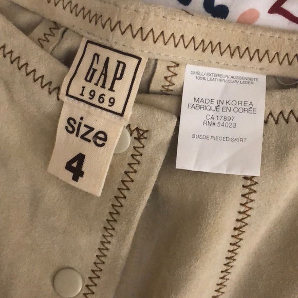 GAP Swede button skirt - Picture 3 of 6